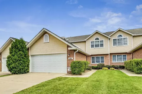 8569 Sandalwood Dr, Darien, IL 60561