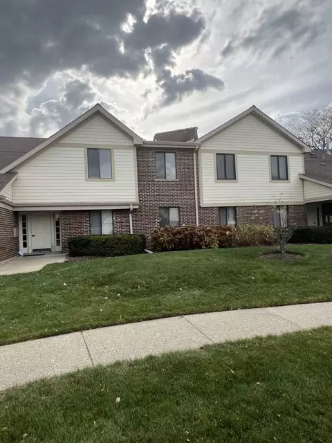 883 E Carriage Ln #4, Palatine, IL 60074