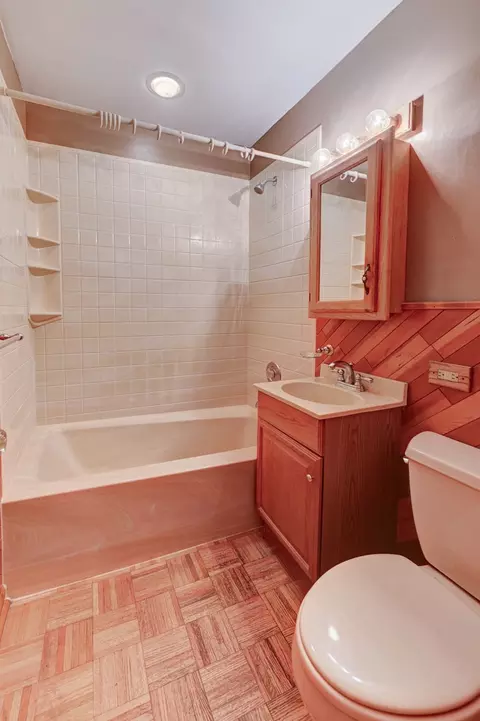 Bath - 3801 217th St, Matteson, IL 60443 photo 1 of 4