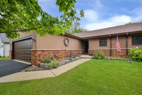 1608 Walsh Dr, Yorkville, IL 60560