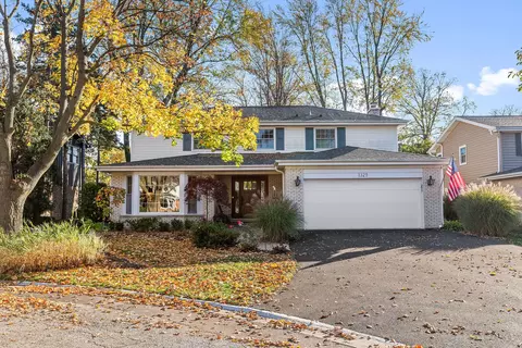 1329 Royal Oak Ln, Glenview, IL 60025