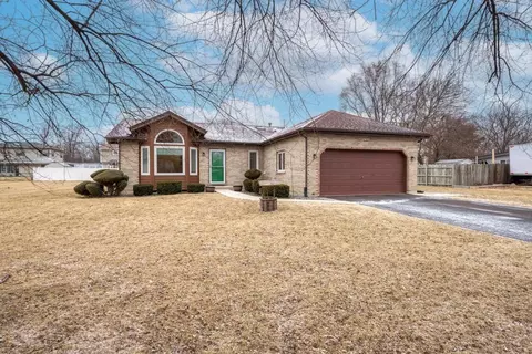 4 N442 2nd Ave, Addison, IL 60101