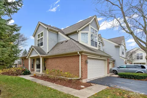 49 Ione Dr #A, South Elgin, IL 60177