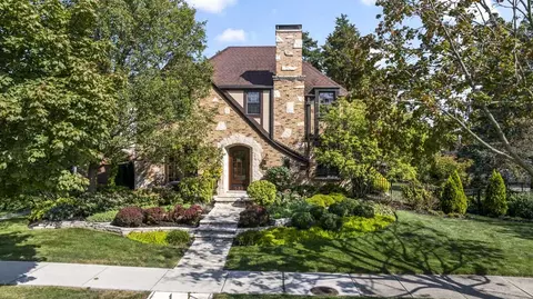 125 Stratford Rd, Des Plaines, IL 60016