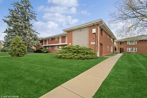 1101 Holiday Ln #12, Des Plaines, IL 60016