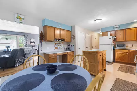 831 Sutton Pl, Freeport, IL 61032 photo 10