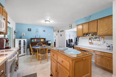 831 Sutton Pl, Freeport, IL 61032 photo 8
