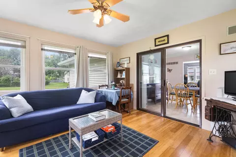 831 Sutton Pl, Freeport, IL 61032 photo 5