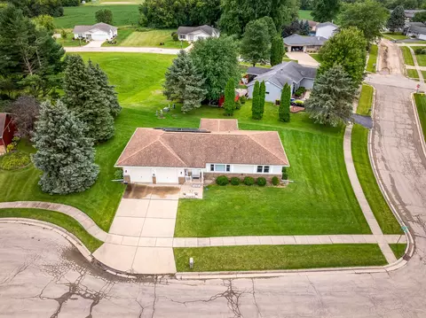 831 Sutton Pl, Freeport, IL 61032 photo 2