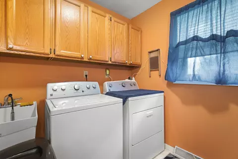831 Sutton Pl, Freeport, IL 61032 photo 11