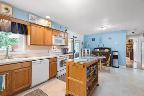 831 Sutton Pl, Freeport, IL 61032 photo 9