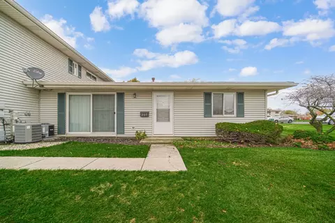 207 Barcliffe Ln, Schaumburg, IL 60194
