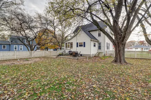 Exterior - 1017 E Chamberlin St, Dixon, IL 61021 photo 8 of 8