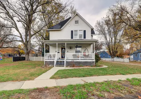 1017 E Chamberlin St, Dixon, IL 61021