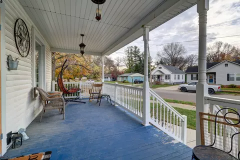 Exterior - 1017 E Chamberlin St, Dixon, IL 61021 photo 3 of 8