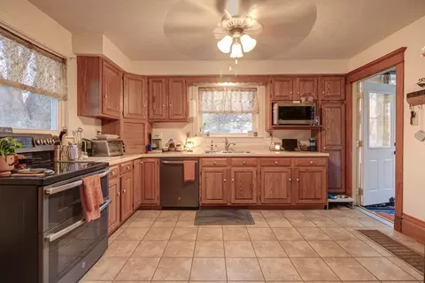 Kitchen - 1017 E Chamberlin St, Dixon, IL 61021 photo 2 of 3