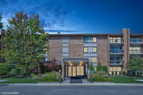 201 Lake Hinsdale Dr #105, Willowbrook, IL 60527