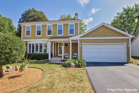 19 French Ct, Mundelein, IL 60060