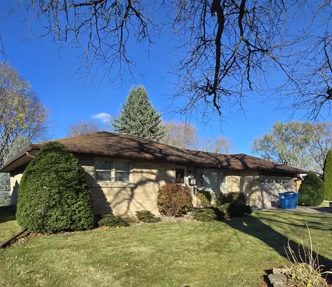 1481 W Hawkins St, Kankakee, IL 60901