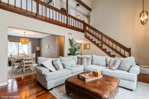 1088 Abbey Dr, Crystal Lake, IL 60014