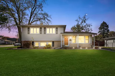 117 E Armitage Ave, Addison, IL 60101