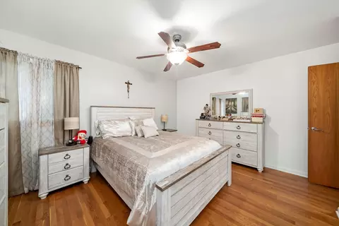 Bedroom - 117 E Armitage Ave, Addison, IL 60101 photo 2 of 8