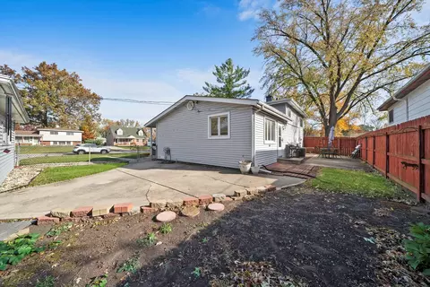Exterior - 117 E Armitage Ave, Addison, IL 60101 photo 2 of 3