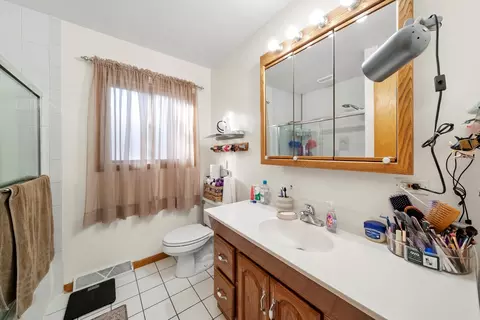 Bath - 117 E Armitage Ave, Addison, IL 60101 photo 1 of 1