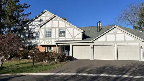 1927 Ardmore Ln #C, Wheaton, IL 60189