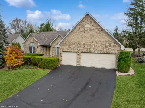 1031 Glacier Pkwy, Algonquin, IL 60102