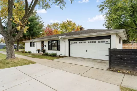 222 Wille Ave, Wheeling, IL 60090
