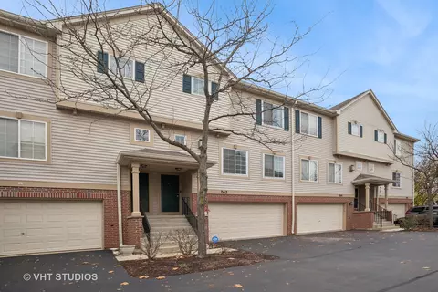 262 Monarch Dr #262, Streamwood, IL 60107
