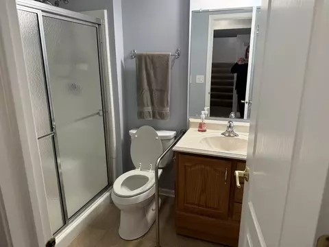 Bath - 535 Shagbark Dr, Elgin, IL 60123 photo 5 of 5