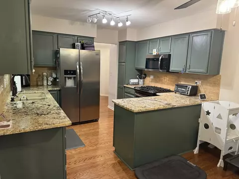 Kitchen - 535 Shagbark Dr, Elgin, IL 60123 photo 2 of 4