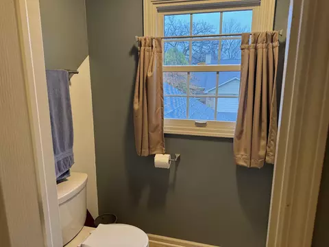 Bath - 535 Shagbark Dr, Elgin, IL 60123 photo 2 of 5