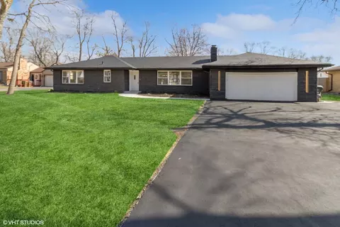 4 N335 Pine Grove Ave, Bensenville, IL 60106