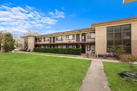 19 King Arthur Ct #5, Northlake, IL 60164
