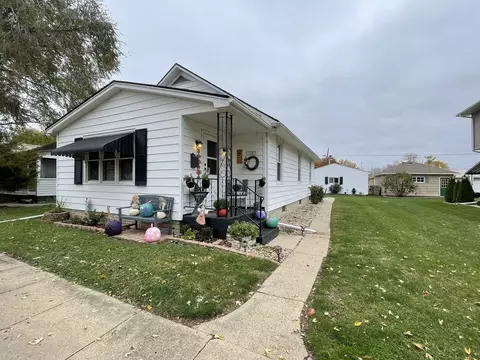 106 S 1st St, Cherry, IL 61317