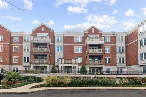626 Homewood Ave #301, Highland Park, IL 60035