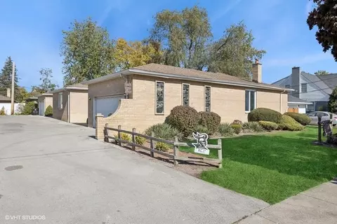 10164 W Cermak Rd, Westchester, IL 60154