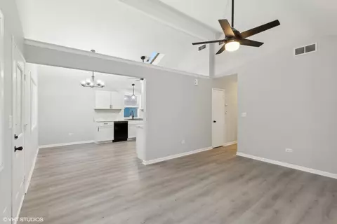Living - 14528 Ridgeway Ave, Midlothian, IL 60445 photo 2 of 3
