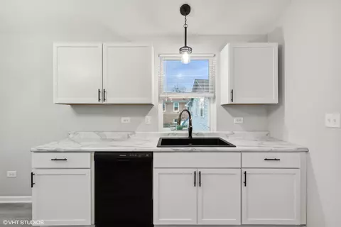 Kitchen - 14528 Ridgeway Ave, Midlothian, IL 60445 photo 2 of 3
