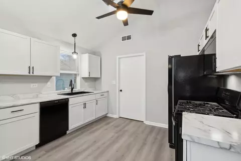 Kitchen - 14528 Ridgeway Ave, Midlothian, IL 60445 photo 1 of 3
