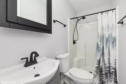 Bath - 14528 Ridgeway Ave, Midlothian, IL 60445 photo 2 of 2