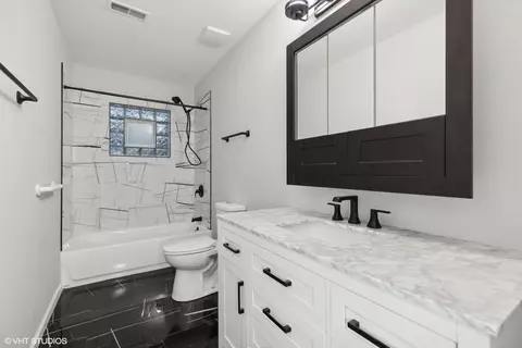 Bath - 14528 Ridgeway Ave, Midlothian, IL 60445 photo 1 of 2