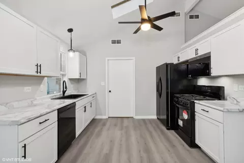 Entry Way - 14528 Ridgeway Ave, Midlothian, IL 60445 photo 1 of 1