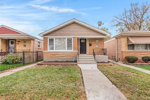 2211 W 81st Pl, Chicago, IL 60620
