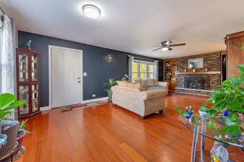 455 Sunset Dr, Elgin, IL 60123 photo 3