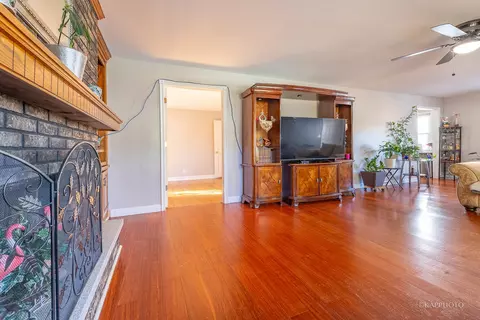 455 Sunset Dr, Elgin, IL 60123 photo 4