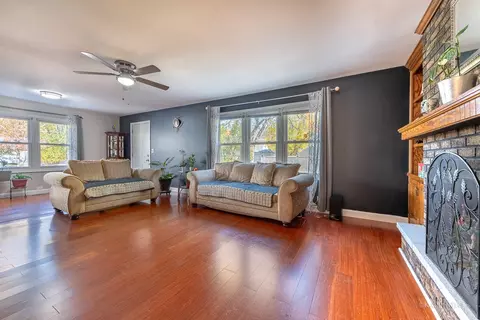 455 Sunset Dr, Elgin, IL 60123 photo 6